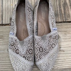 Grey Lace Toms